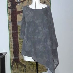 Poncho Uni pour la vie by Luc Fontaine